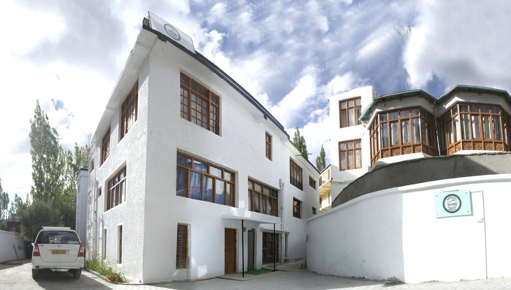 Horzay Hotell Leh Exteriör bild