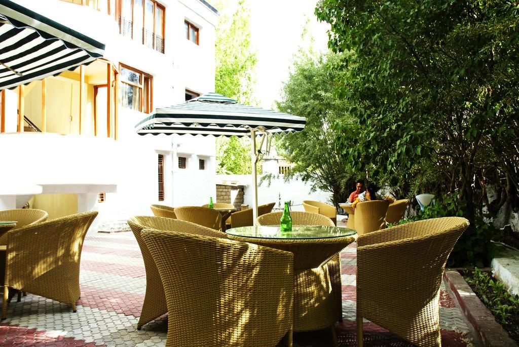 Horzay Hotell Leh Exteriör bild