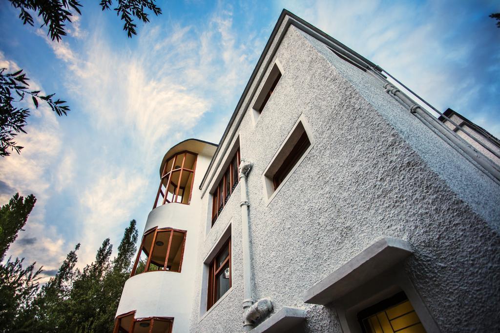 Horzay Hotell Leh Exteriör bild